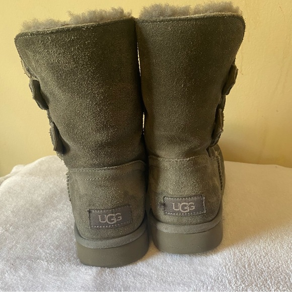 Women’s Gray Marciela Ugg Winter Boots Size 8 With Buttons - Picture 4 of 10